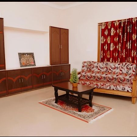 تيروباتي Sls Homestay - Luxury Ac Service Apartments 1Bhk, 2Bhk, 3Bhk - Direct Flyover To Alipiri Tirumala Gate - Walk To Ps4 Pure Veg Restaurants, Supermarkets - Near To National Highway & Padmavathi Amma Temple - Modular Kitchen, Living Room -Free Superfast المظهر الخارجي الصورة