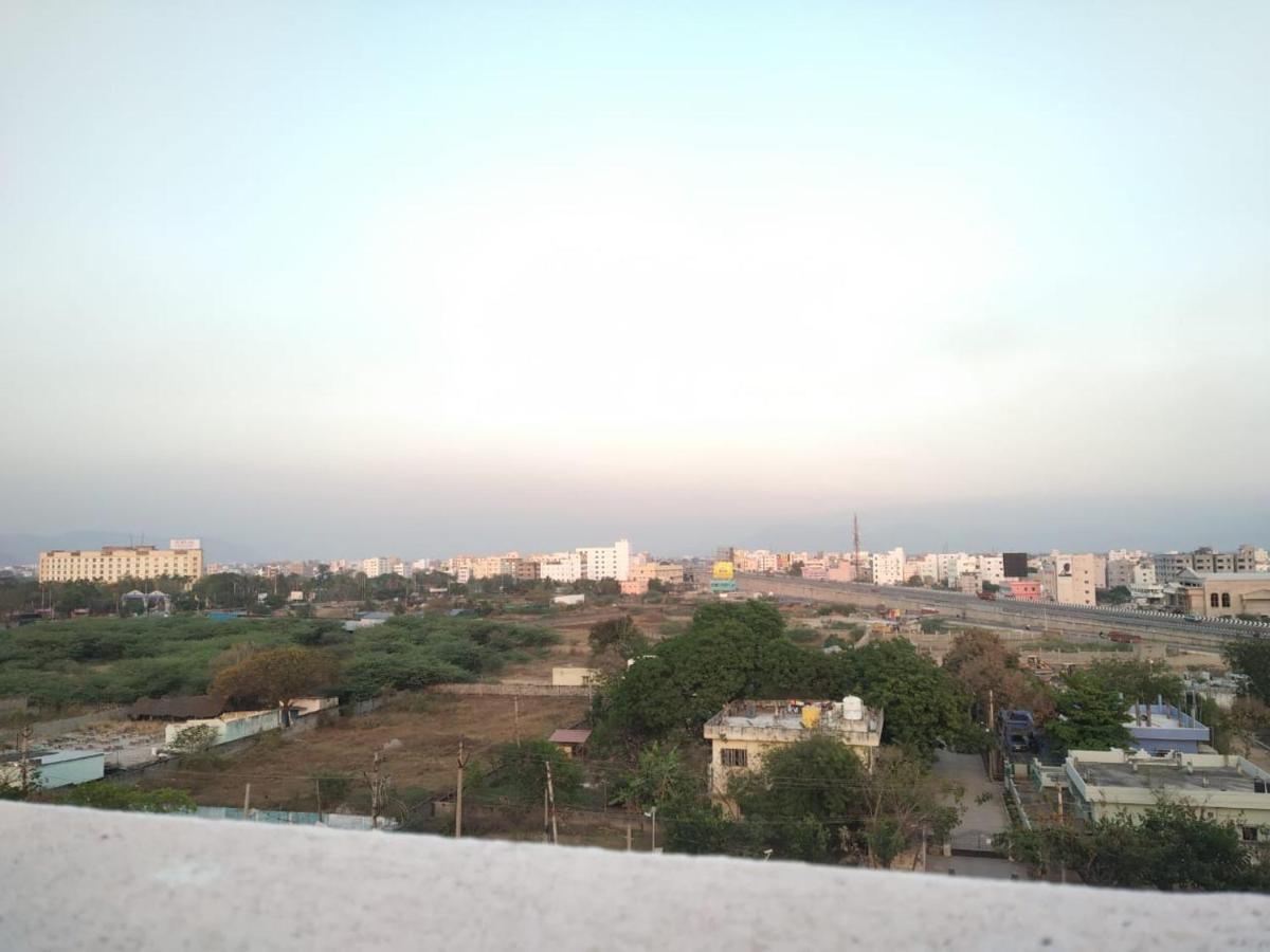 تيروباتي Sls Homestay - Luxury Ac Service Apartments 1Bhk, 2Bhk, 3Bhk - Direct Flyover To Alipiri Tirumala Gate - Walk To Ps4 Pure Veg Restaurants, Supermarkets - Near To National Highway & Padmavathi Amma Temple - Modular Kitchen, Living Room -Free Superfast المظهر الخارجي الصورة