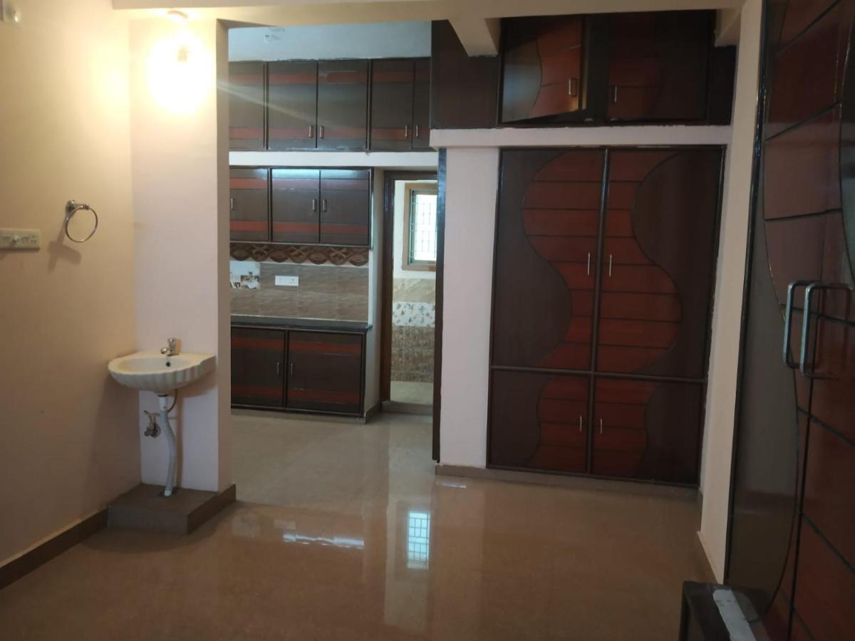 تيروباتي Sls Homestay - Luxury Ac Service Apartments 1Bhk, 2Bhk, 3Bhk - Direct Flyover To Alipiri Tirumala Gate - Walk To Ps4 Pure Veg Restaurants, Supermarkets - Near To National Highway & Padmavathi Amma Temple - Modular Kitchen, Living Room -Free Superfast المظهر الخارجي الصورة