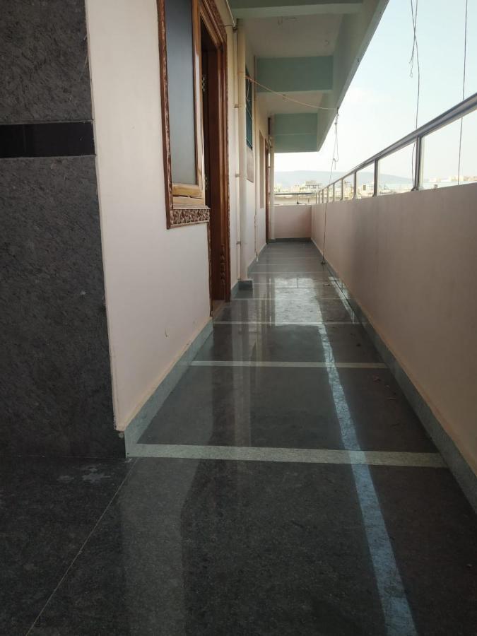 تيروباتي Sls Homestay - Luxury Ac Service Apartments 1Bhk, 2Bhk, 3Bhk - Direct Flyover To Alipiri Tirumala Gate - Walk To Ps4 Pure Veg Restaurants, Supermarkets - Near To National Highway & Padmavathi Amma Temple - Modular Kitchen, Living Room -Free Superfast المظهر الخارجي الصورة