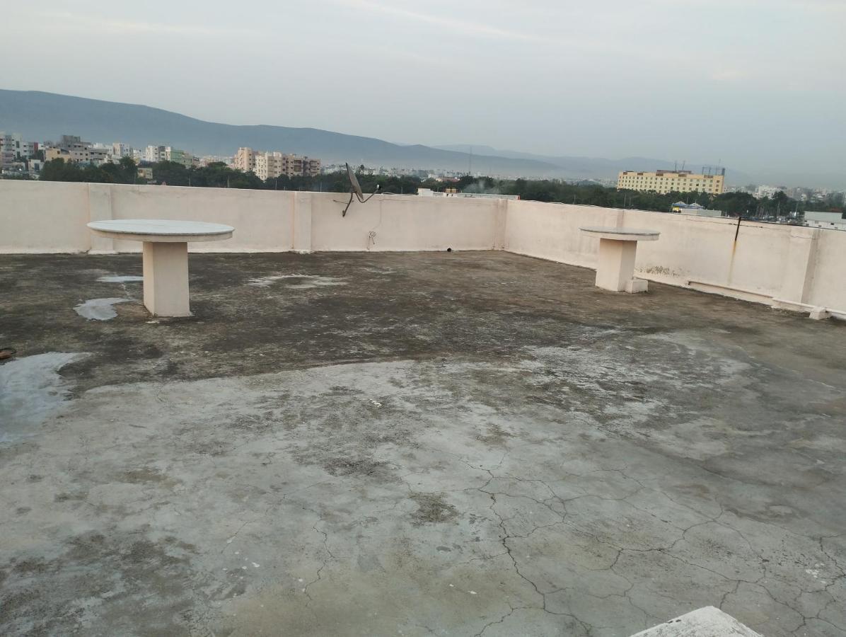 تيروباتي Sls Homestay - Luxury Ac Service Apartments 1Bhk, 2Bhk, 3Bhk - Direct Flyover To Alipiri Tirumala Gate - Walk To Ps4 Pure Veg Restaurants, Supermarkets - Near To National Highway & Padmavathi Amma Temple - Modular Kitchen, Living Room -Free Superfast المظهر الخارجي الصورة