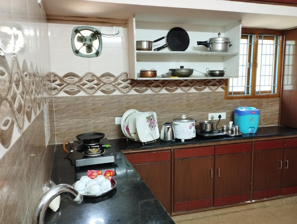 تيروباتي Sls Homestay - Luxury Ac Service Apartments 1Bhk, 2Bhk, 3Bhk - Direct Flyover To Alipiri Tirumala Gate - Walk To Ps4 Pure Veg Restaurants, Supermarkets - Near To National Highway & Padmavathi Amma Temple - Modular Kitchen, Living Room -Free Superfast المظهر الخارجي الصورة
