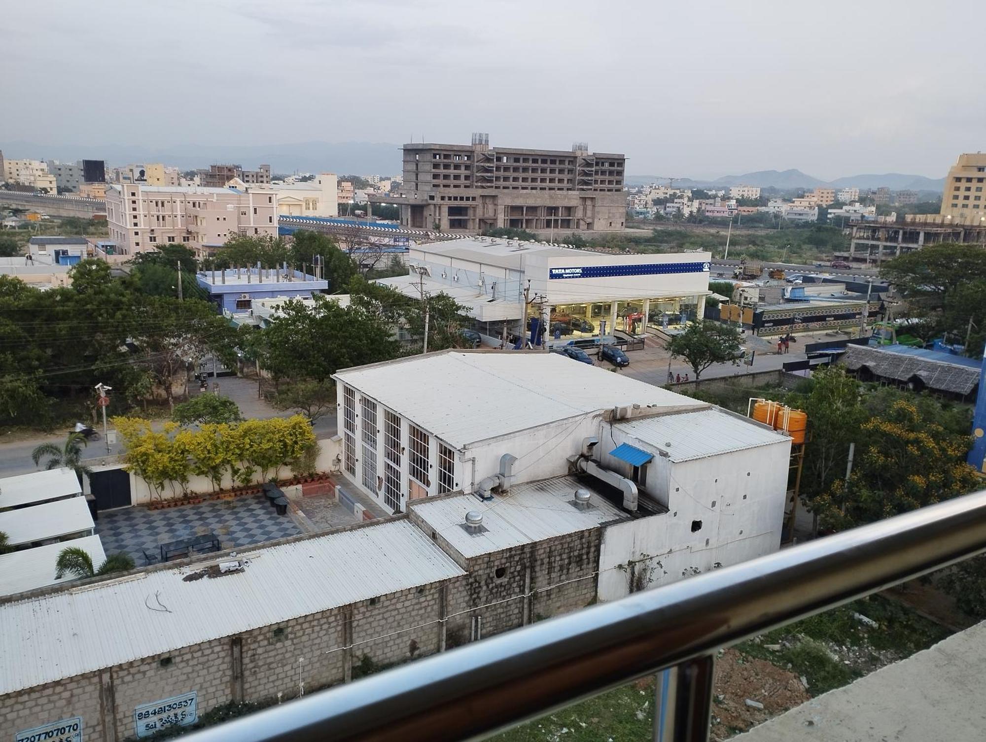 تيروباتي Sls Homestay - Luxury Ac Service Apartments 1Bhk, 2Bhk, 3Bhk - Direct Flyover To Alipiri Tirumala Gate - Walk To Ps4 Pure Veg Restaurants, Supermarkets - Near To National Highway & Padmavathi Amma Temple - Modular Kitchen, Living Room -Free Superfast المظهر الخارجي الصورة