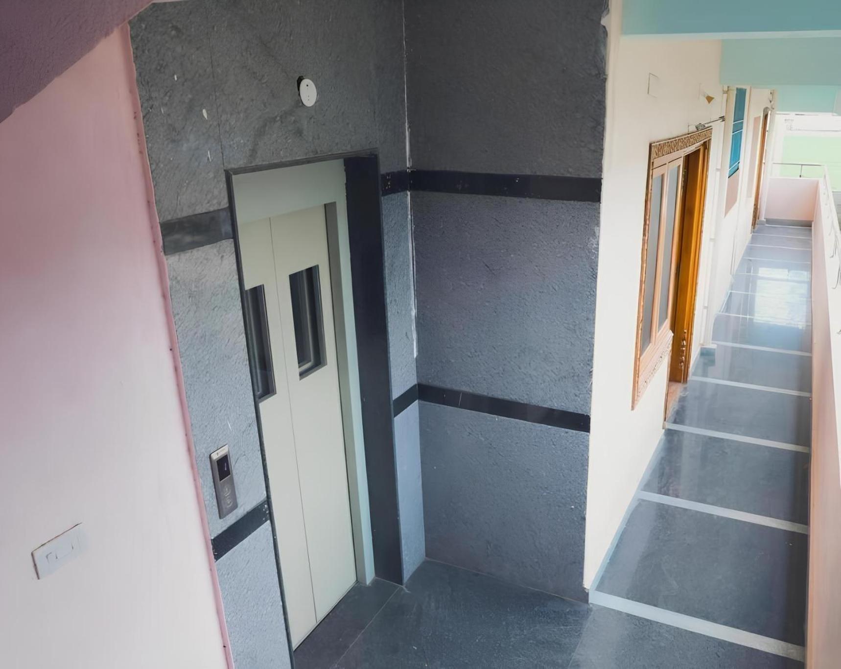 تيروباتي Sls Homestay - Luxury Ac Service Apartments 1Bhk, 2Bhk, 3Bhk - Direct Flyover To Alipiri Tirumala Gate - Walk To Ps4 Pure Veg Restaurants, Supermarkets - Near To National Highway & Padmavathi Amma Temple - Modular Kitchen, Living Room -Free Superfast المظهر الخارجي الصورة